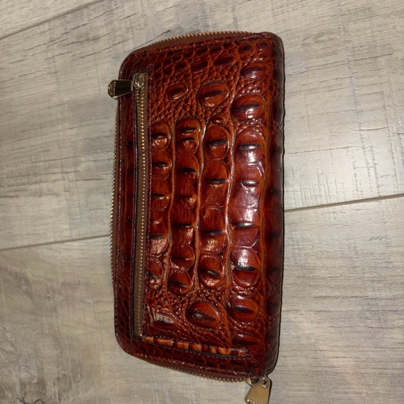 BRAHMIN Crocodile-Embossed pecan wallet excellent used condition - Picture 3 of 4